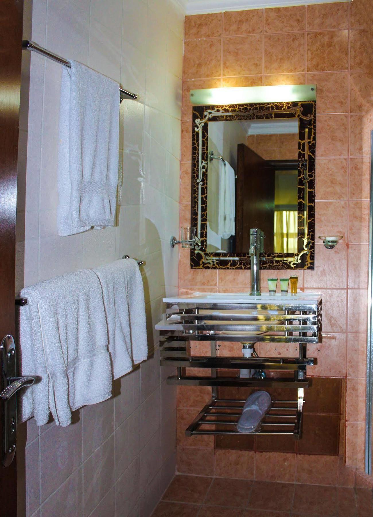 Bravo Royal Hotel Suites Kuwait City Eksteriør billede