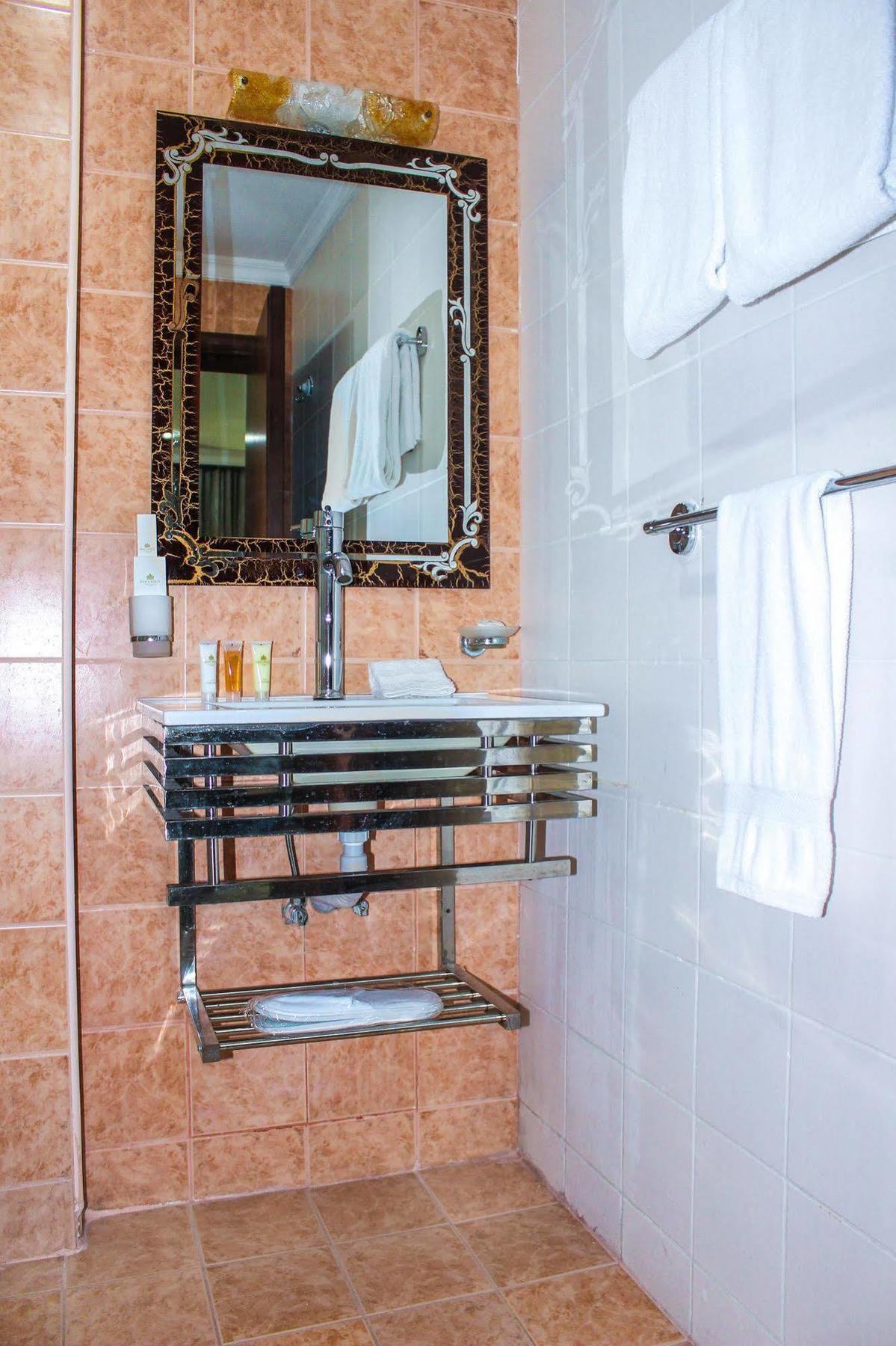 Bravo Royal Hotel Suites Kuwait City Eksteriør billede
