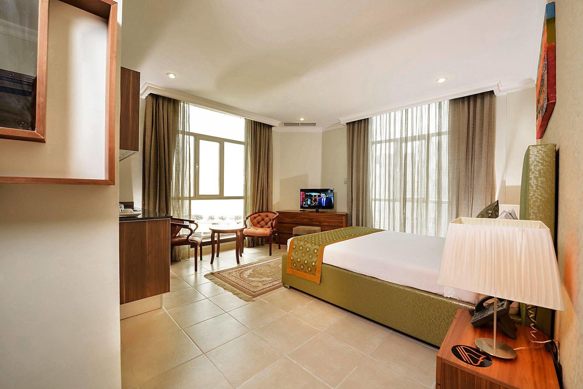 Bravo Royal Hotel Suites Kuwait City Eksteriør billede
